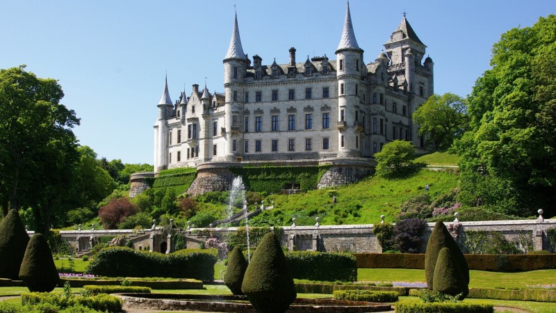 Dunrobin, Сastle, Scotland, sutherland, fountain, garden, sky, green, travel, booking, vacation (horizontal)