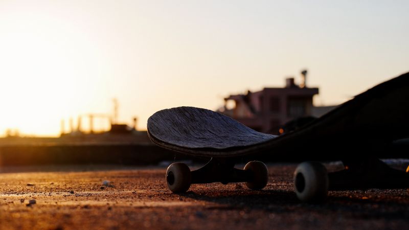 skateboarding, sunset, 5K (horizontal)