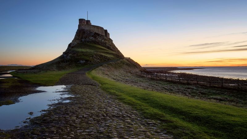 Lindisfarne Castle, dawn, Northumberland, England, hill, 5K (horizontal)