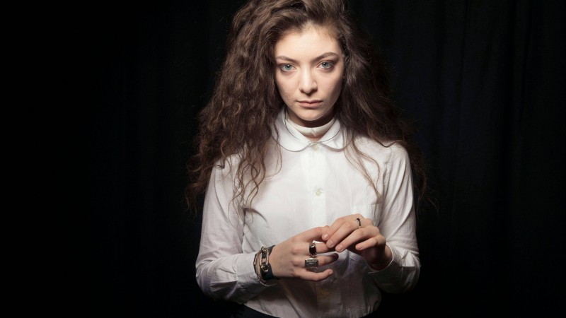 Lorde, Most Popular Celebs in 2015, grammys, singer, songwriter, black (horizontal)