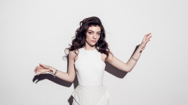 Lorde, Most Popular Celebs in 2015, grammys, singer, songwriter, white (horizontal)