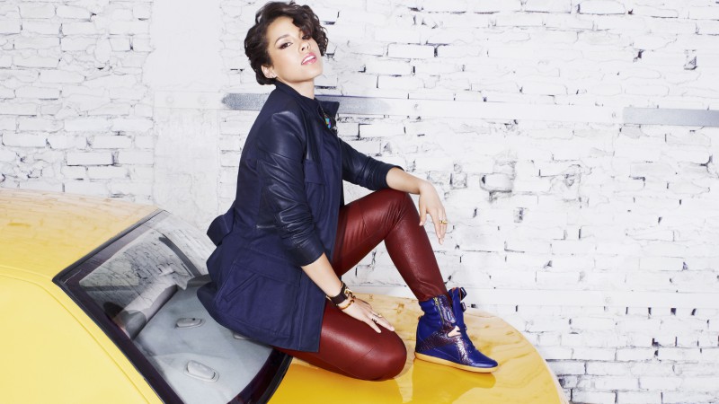 Alicia Keys, Most Popular Celebs in 2015, singer, songwriter, record producer, actress, car, taxi (horizontal)