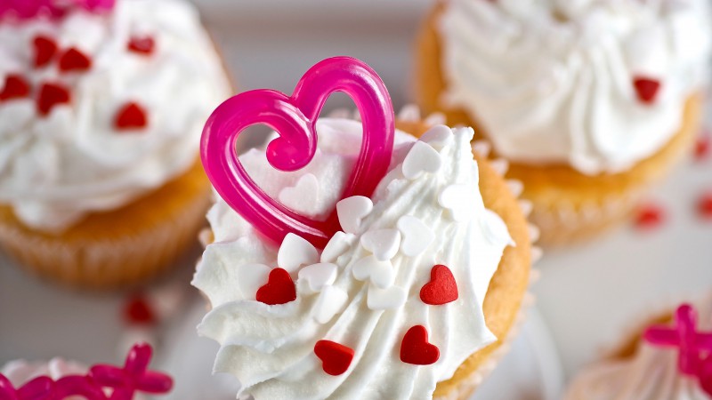 Cupcake, cake, glaze, cream, hearts, pink (horizontal)