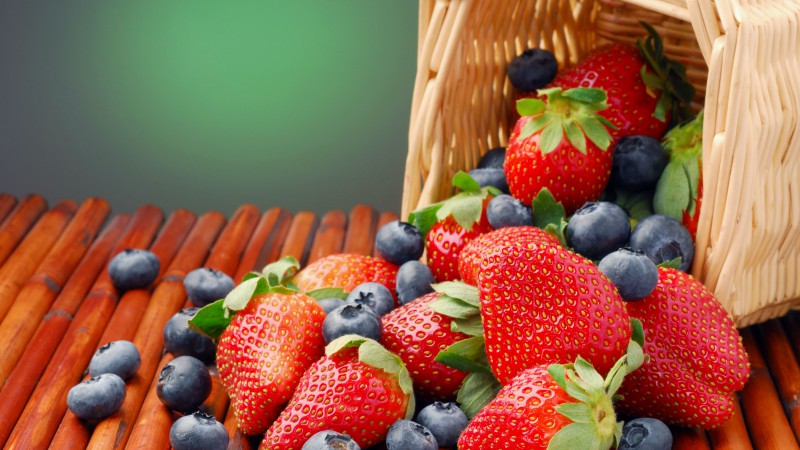 Fruits, summer, berries, strawberry, blackberry, basket (horizontal)