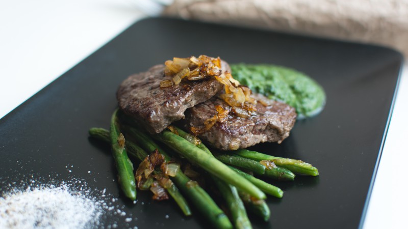 Steak, asparagus, sauce (horizontal)