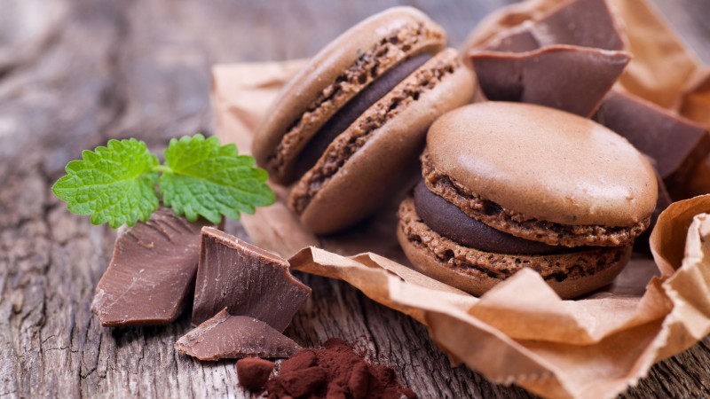 makarons, dessert, baking, , chocolate, cocoa, mint (horizontal)