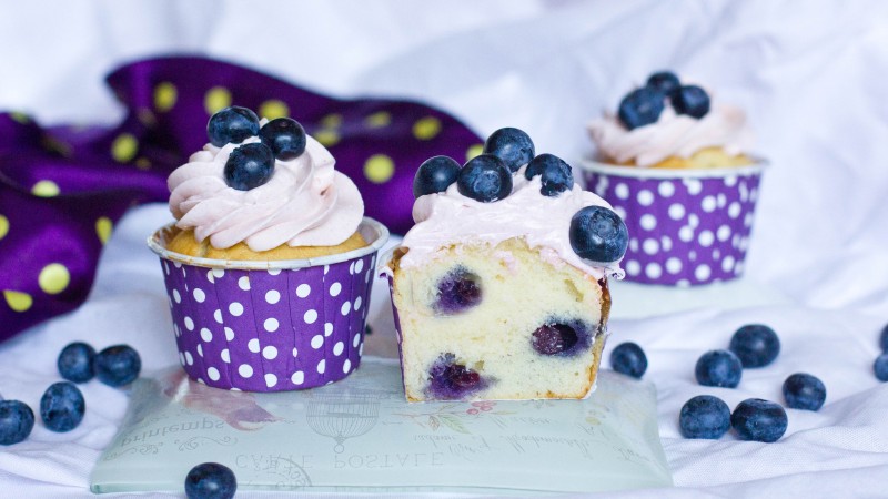 Cupcake, fairy cake, blueberry (horizontal)