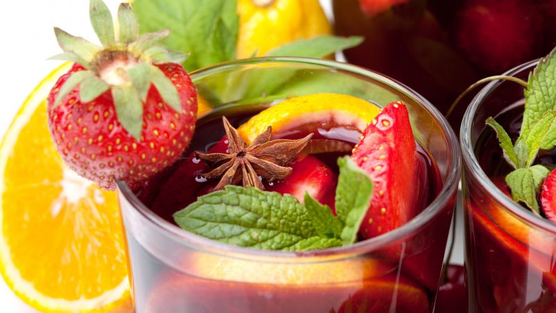 Sangria, vine, lemon, strawberry, orange, cinnamon, mint (horizontal)