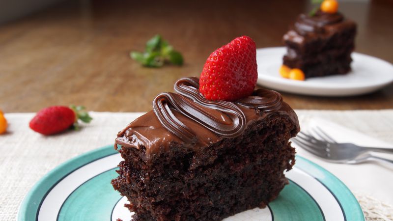 Cake, chocolate, strawberry (horizontal)