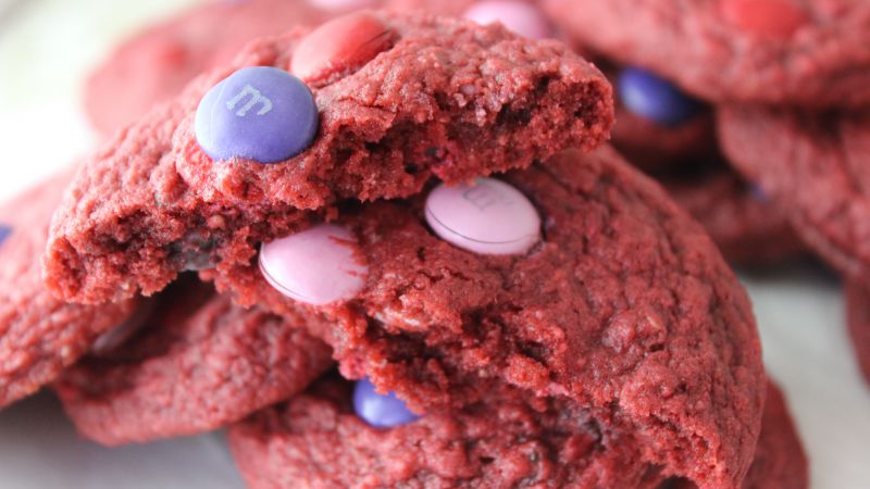 Cookies, pink, M&Ms (horizontal)