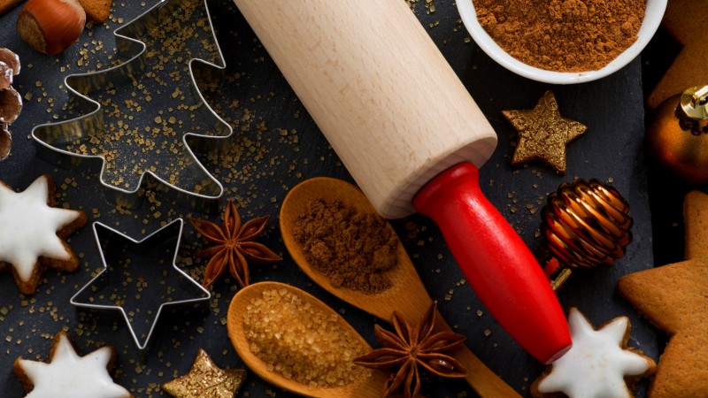 holiday cookies, stars, fir-tree, sugar, spices, cinnamon, anise (horizontal)