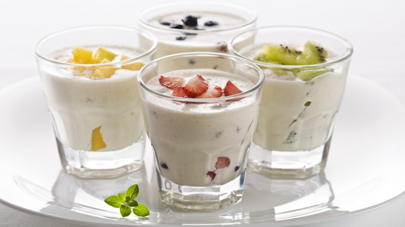 milk shake, ice cream, fruit, strawberries, kiwi, mango, blueberries, mint (horizontal)