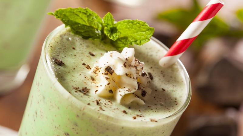 milk shake, cream, chocolate, kiwi (horizontal)