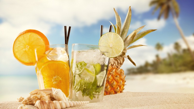 cocktails, ice, fruit, orange, pineapple, beach, summer, sand, shells, sun (horizontal)