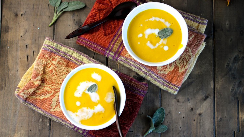 puree soup, cream, cream, pumpkin (horizontal)