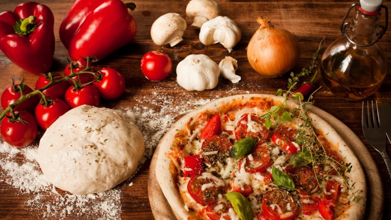 pizza, tomatoes, pepper, dough, olives, olive oil, cheese, basil, garlic, onions, mushrooms (horizontal)