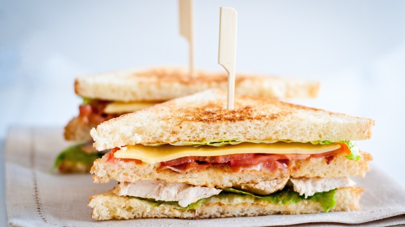 sandwich, cheese, bacon, chicken, lettuce, tomato (horizontal)