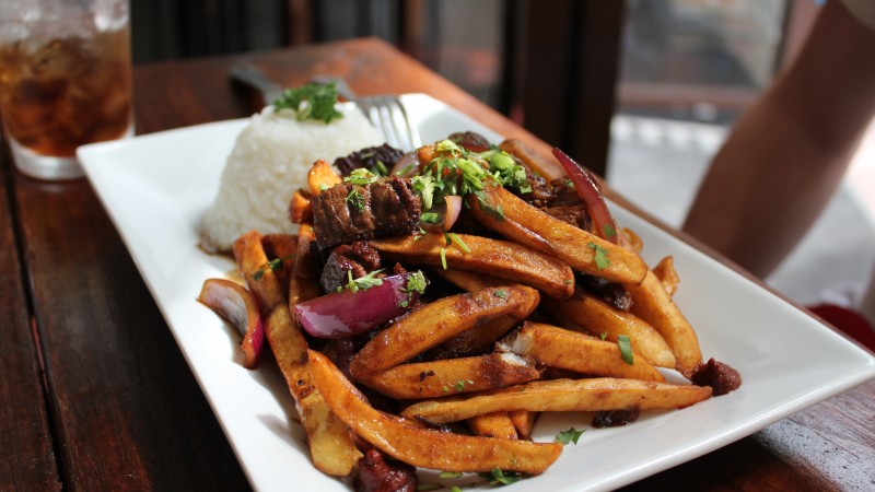 burger salad, potatoes, meat, beef, tomatoes (horizontal)