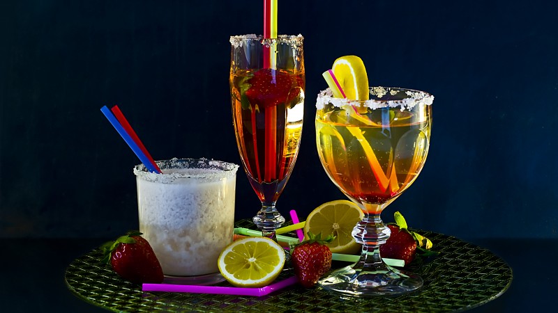 cocktails, Milk shake, strawberry, orange, ice, sugar, lemon,  (horizontal)