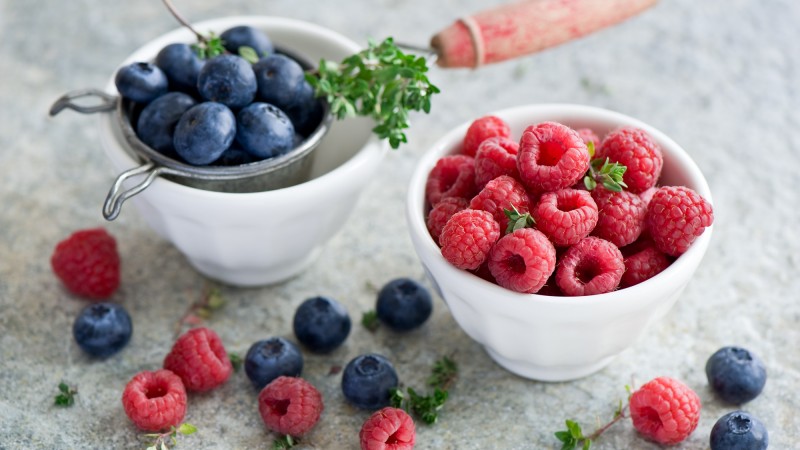 raspberries, blueberries (horizontal)