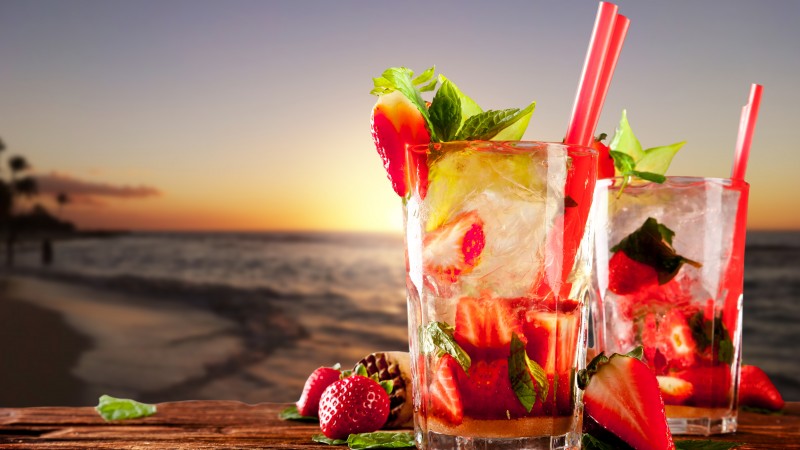 cocktails, tropical, beach, fruit, strawberries, ice, mint (horizontal)