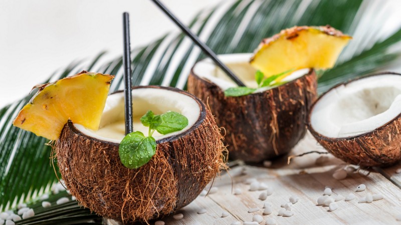 pina colada, coconut, pineapple, cocktail (horizontal)