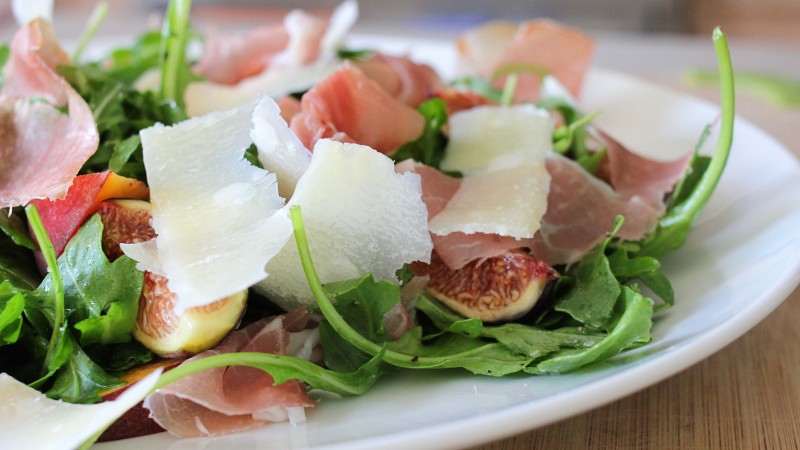 arugula, prosciutto, cheese, figs, peaches, recipe, cooking (horizontal)