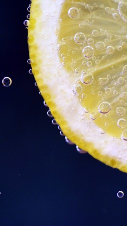 lemon, under water, 6k (vertical)