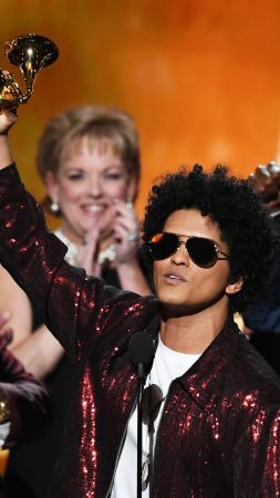 Bruno Mars, photo, Grammy 2018, 4k (vertical)