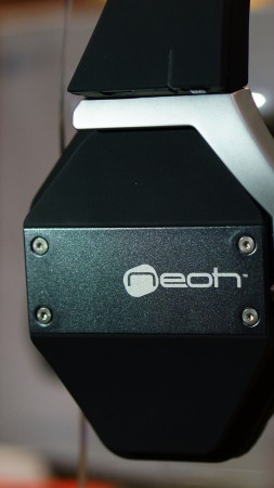 Neoh Headphones, Hi-Tech News 2015, Head Tracking Headphones, 3D sound, Hi-Fi sound quality, motion detector headphones (vertical)