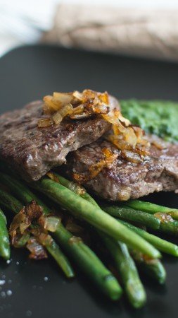 Steak, asparagus, sauce (vertical)