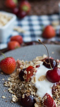 Muesli, oatmeal, berries, cherries, strawberries (vertical)