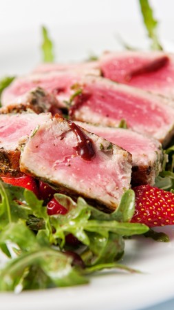 arugula salad, roast beef, raspberry sauce, strawberry (vertical)