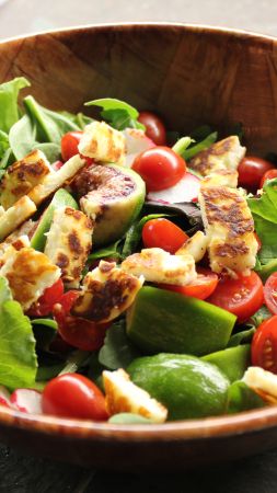 Fried Halloumi Salad, Lettuce, cheese, tomato, radishes (vertical)