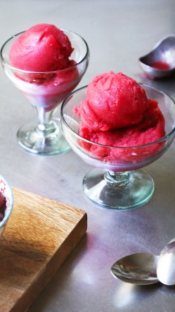 sorbet, berries, ice (vertical)