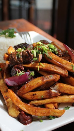 burger salad, potatoes, meat, beef, tomatoes (vertical)