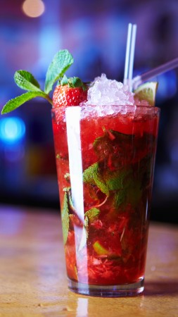 cocktails, mojitos, strawberry, ice, mint (vertical)