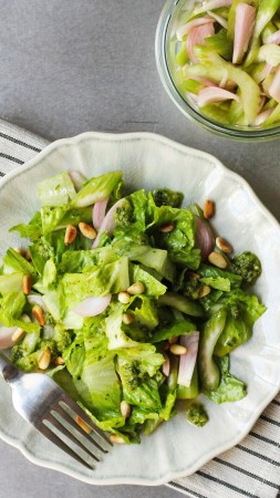 mix lettuce, onions, beans, sauce, vegetarian, cooking, recipe (vertical)