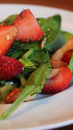 arugula, strawberries, greens, onions, sauce, recipe, cooking (vertical)