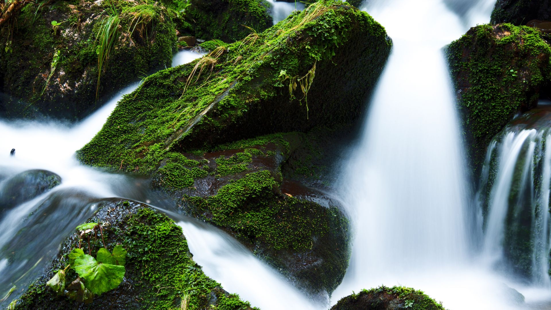 Waterfall, Ireland, 5K (horizontal)