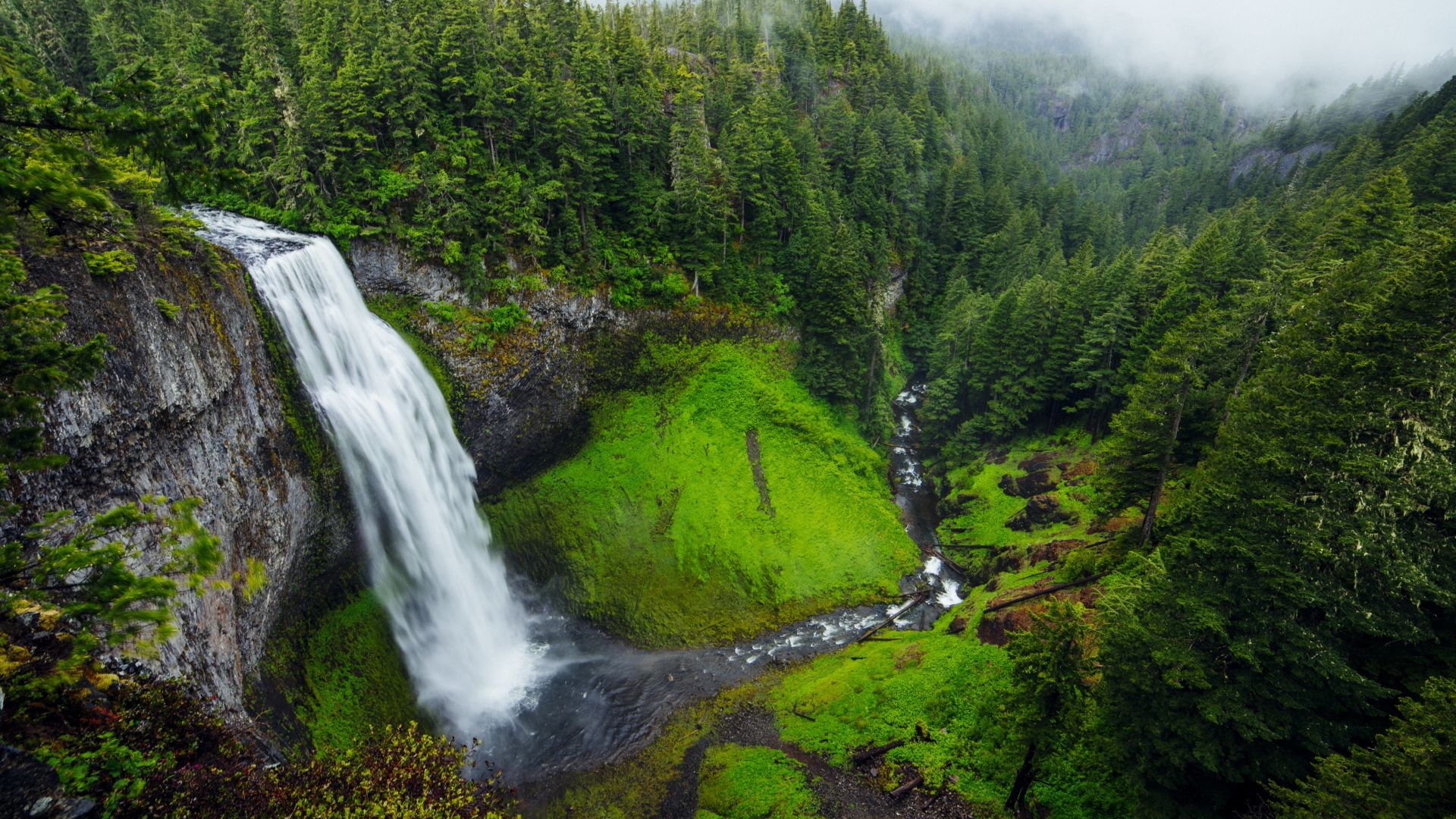 Mars Hill, North Carolina, Waterfall, 7K (horizontal)