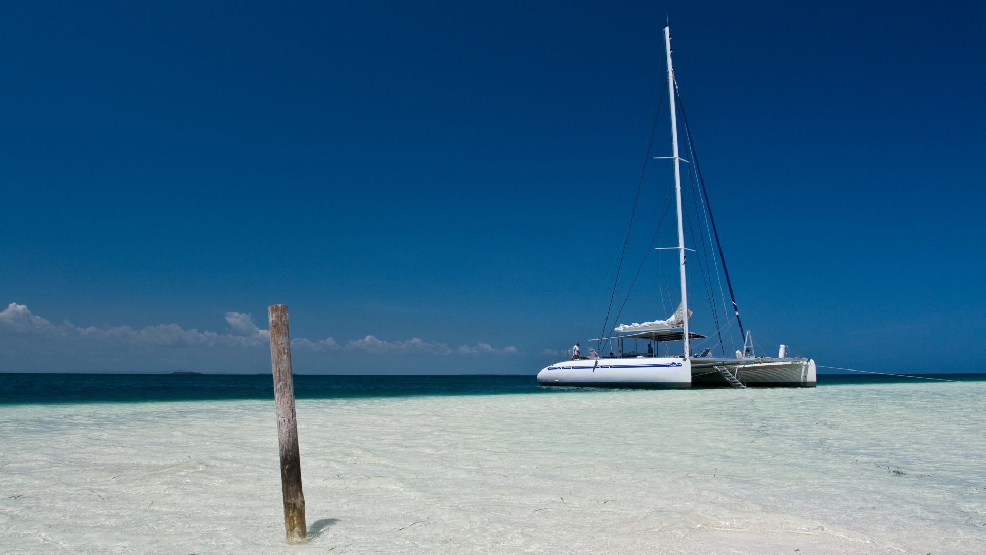 Caribbean sea, 5k, 4k wallpaper, Cayo Blanco Island, Cuba, boat, shore, sky (horizontal)