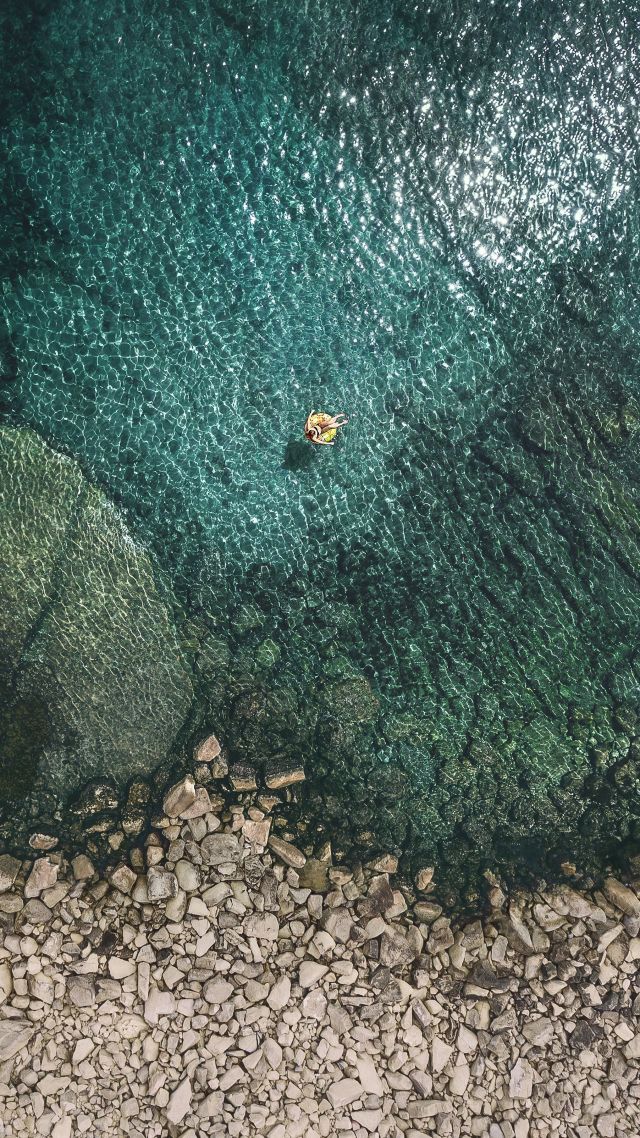 iOS 11, 4k, sea (vertical)