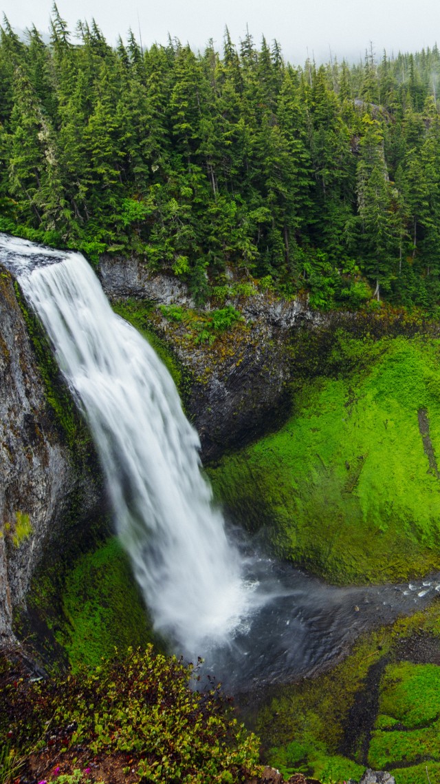 Mars Hill, North Carolina, Waterfall, 7K (vertical)