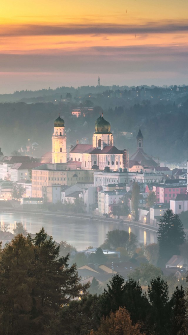 Dreiflüssestadt, Abenddämmerung, Passau, Bayern, Germany, sky, sunset, 4K (vertical)