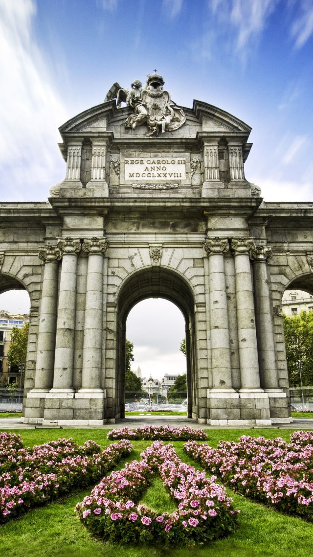 Puerta de Alcala, Madrid, Spain, tourism, travel (vertical)